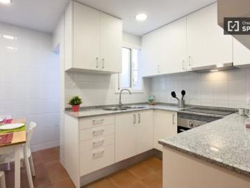 Habitación en piso compartido de 4 habitaciones en alquiler en La Torrassa, solo estudiantes