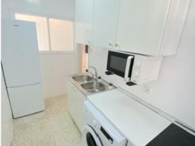 Habitación en piso compartido de 4 habitaciones en alquiler en La Paz Las Golondrinas, Sevilla