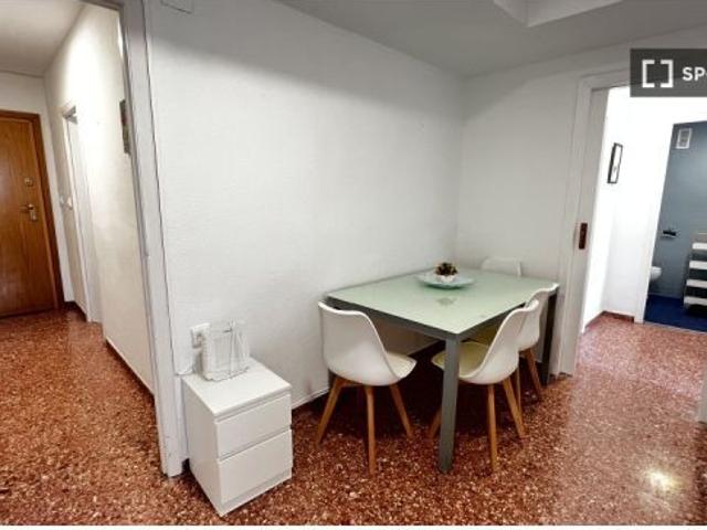 Habitación en piso compartido de 4 habitaciones en alquiler en Nou Moles