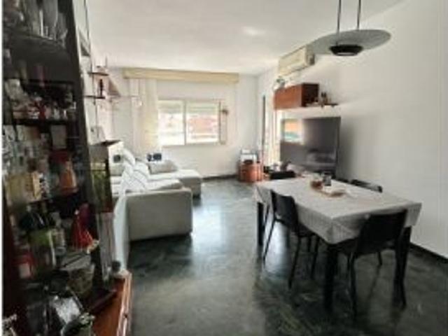Habitación en piso compartido de 4 habitaciones en alquiler en Sant Andreu perfecta para mujeres
