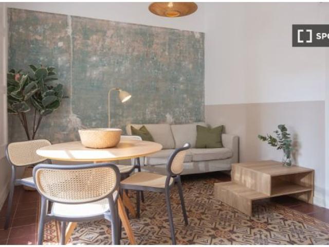 Habitación en piso compartido de 4 habitaciones en alquiler en Sant Andreu, solo profesionales