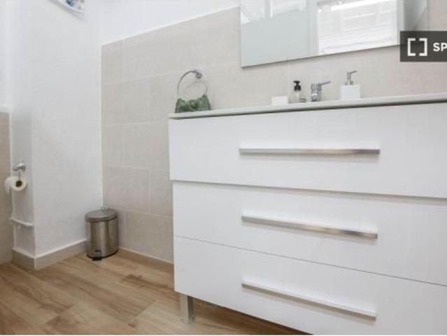 Habitación en piso compartido de 4 habitaciones en alquiler en Sant Francesc