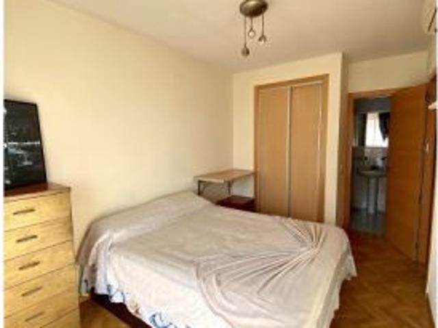 Habitación en piso compartido de 4 habitaciones en alquiler en San Andrés, Madrid para profesionales