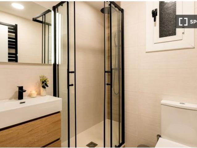 Habitación en piso compartido de 4 habitaciones en alquiler en Sabadell, solo para profesionales o e