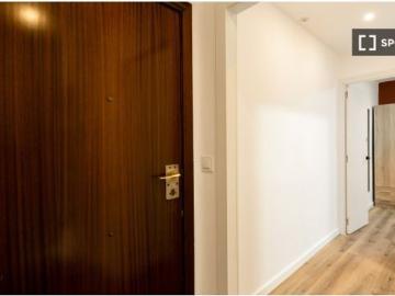 Habitación en piso compartido de 4 habitaciones en alquiler en Sabadell, solo para profesionales o e