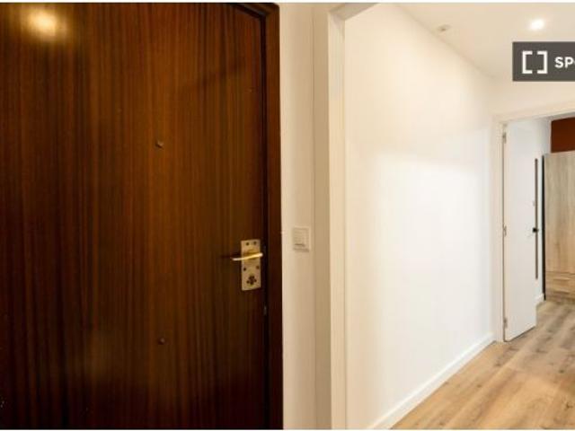 Habitación en piso compartido de 4 habitaciones en alquiler en Sabadell, solo para profesionales o e
