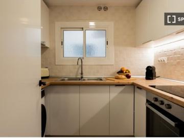 Habitación en piso compartido de 4 habitaciones en alquiler en Sabadell, solo para profesionales o e