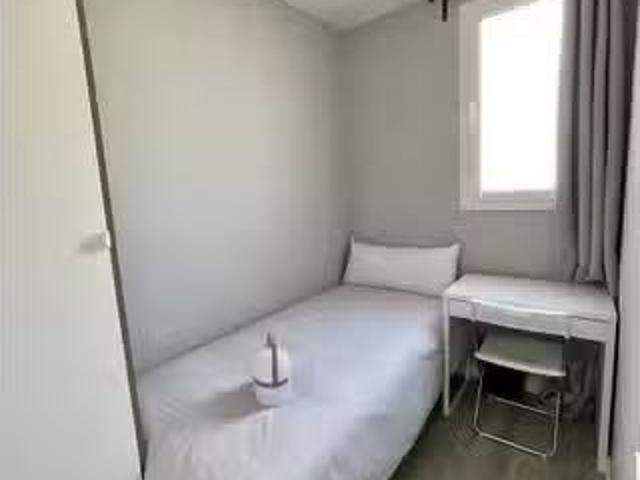 Habitación en piso compartido de 4 habitaciones en Collblanc.