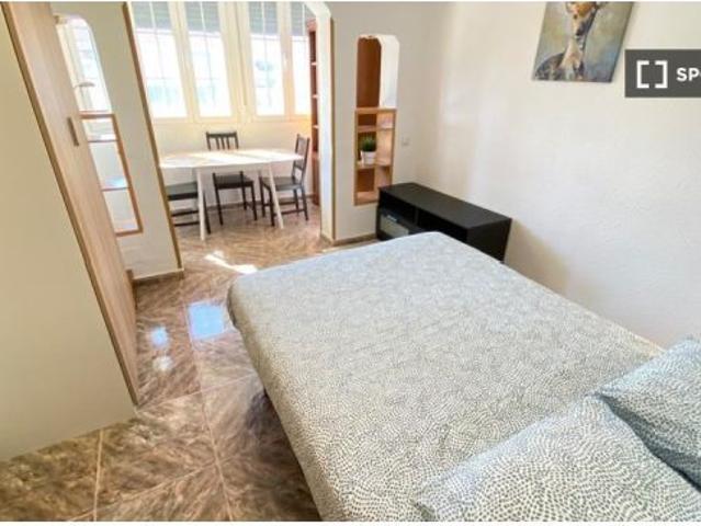 Habitación en piso compartido de 4 habitaciones en Getafe, solo para profesionales