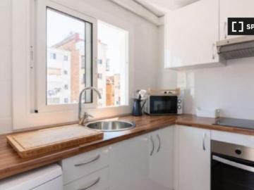 Habitación en piso compartido de 4 habitaciones en La Torrassa, solo para profesionales
