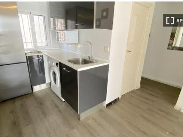 Habitación en piso compartido de 4 habitaciones en La Palmilla, solo para profesionales y estudiante