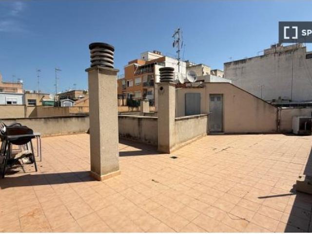 Habitación en piso compartido de 4 habitaciones en La Soledat Norte, gastos incluidos