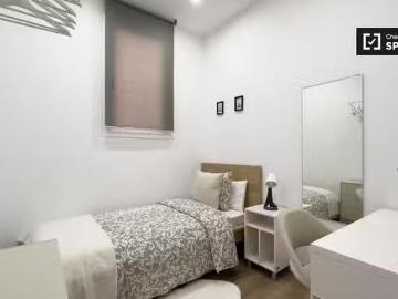 Habitación en piso compartido de 5 habitaciones, El Raval