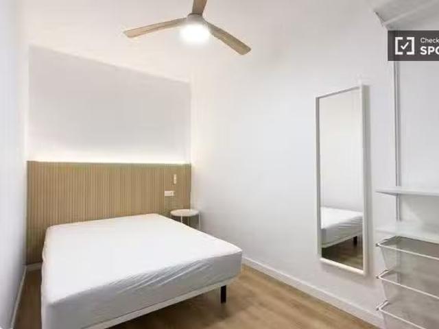 Habitación en piso compartido de 5 habitaciones, El Raval, Bar.