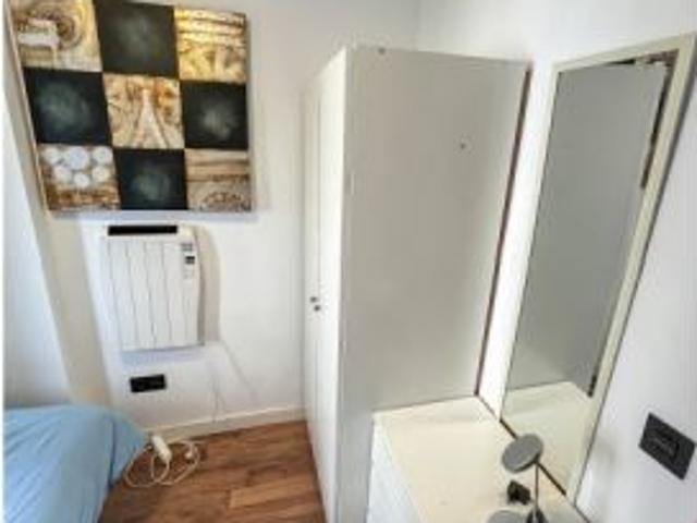 Habitación en piso compartido de 5 habitaciones en Ventas, con gastos incluidos, ideal para estudian