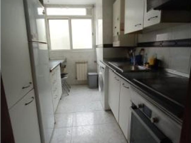 Habitación en piso compartido de 5 habitaciones en Ventas, ideal para profesionales y estudiantes