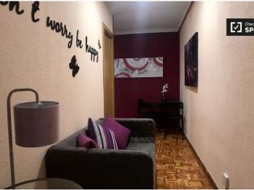 Habitación en piso compartido de 5 habitaciones en Alcalá de Henares, ideal para profesionales y est