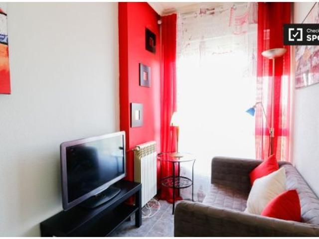Habitación en piso compartido de 5 habitaciones en Alcalá de Henares. Profesionales y estudiantes bi