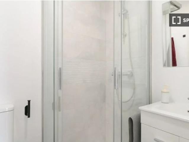Habitación en piso compartido de 5 habitaciones en Alicante, no fumadores, no se admiten mascotas
