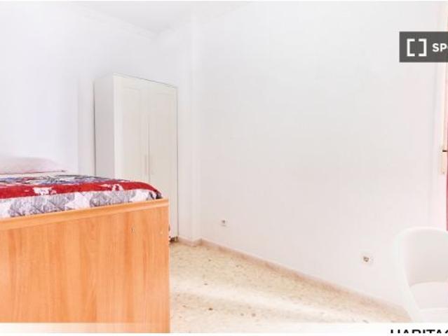 Habitación en piso compartido de 5 habitaciones en alquiler en Triana, Sevilla