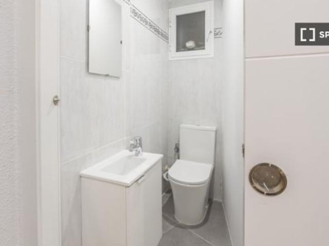 Habitación en piso compartido de 5 habitaciones en alquiler en Trinitat, Valencia