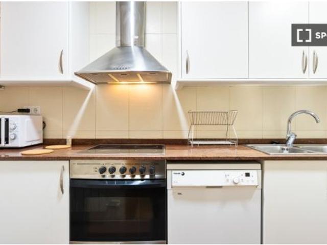 Habitación en piso compartido de 5 habitaciones en alquiler en Vila de Gràcia, perfecta para profesi