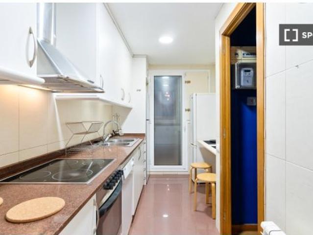 Habitación en piso compartido de 5 habitaciones en alquiler en Vila de Gràcia, perfecta para profesi