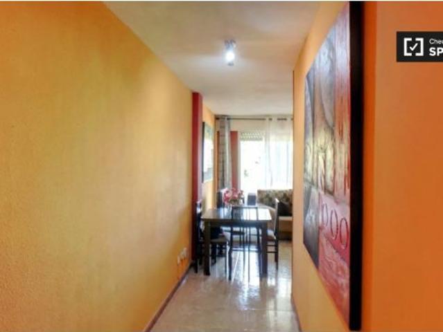 Habitación en piso compartido de 5 habitaciones en alquiler en Alcalá de Henares, espaciosa con rest