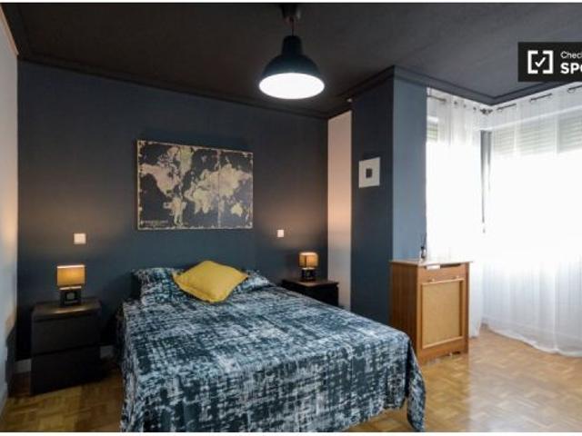 Habitación en piso compartido de 5 habitaciones en alquiler en Alcalá de Henares, perfecta para prof