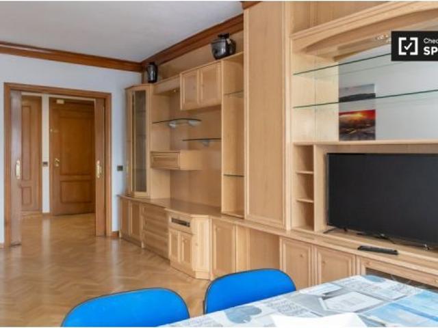 Habitación en piso compartido de 5 habitaciones en alquiler en Alcalá de Henares, perfecta para prof