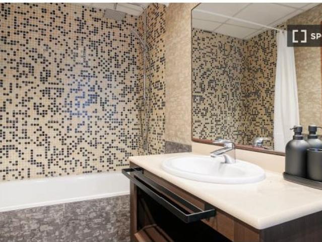 Habitación en piso compartido de 5 habitaciones en alquiler en Alicante, perfecta para estudiantes y