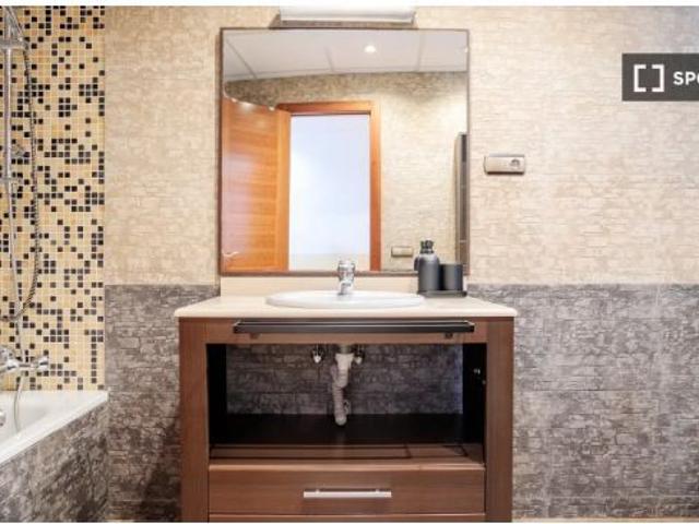 Habitación en piso compartido de 5 habitaciones en alquiler en Alicante, perfecta para estudiantes y