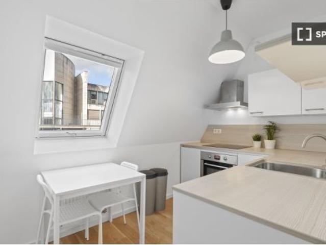 Habitación en piso compartido de 5 habitaciones en alquiler en Berlín, gastos incluidos, ideal para
