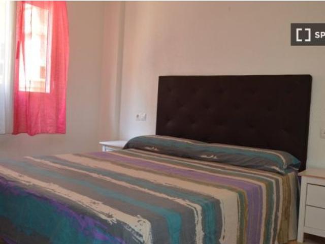 Habitación en piso compartido de 5 habitaciones en alquiler en Beteró, Valencia
