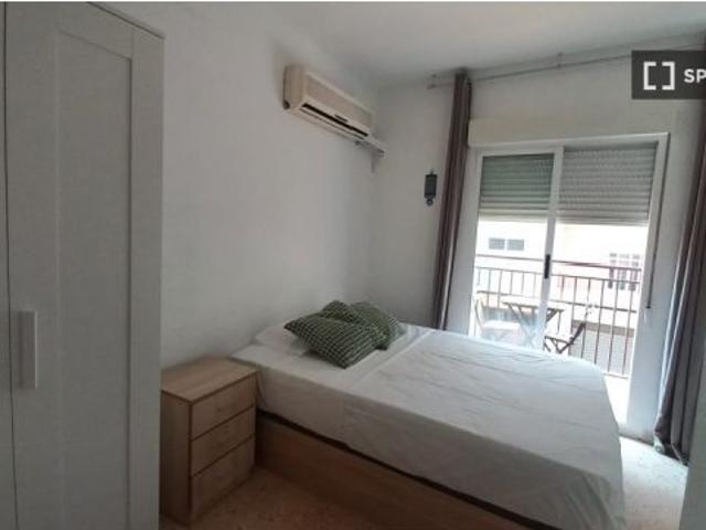 Habitación en piso compartido de 5 habitaciones en alquiler en Beteró, Valencia
