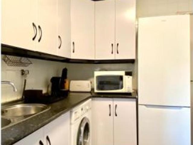 Habitación en piso compartido de 5 habitaciones en alquiler en Castillejos, ideal para profesionales