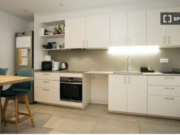Habitación en piso compartido de 5 habitaciones en alquiler en El Raval
