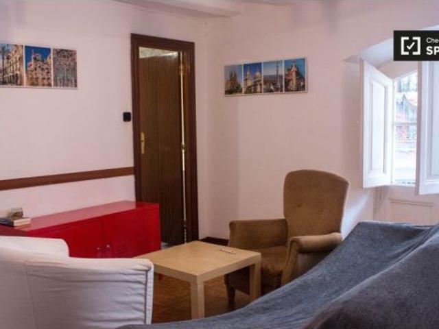 Habitación en piso compartido de 5 habitaciones en alquiler en El Raval