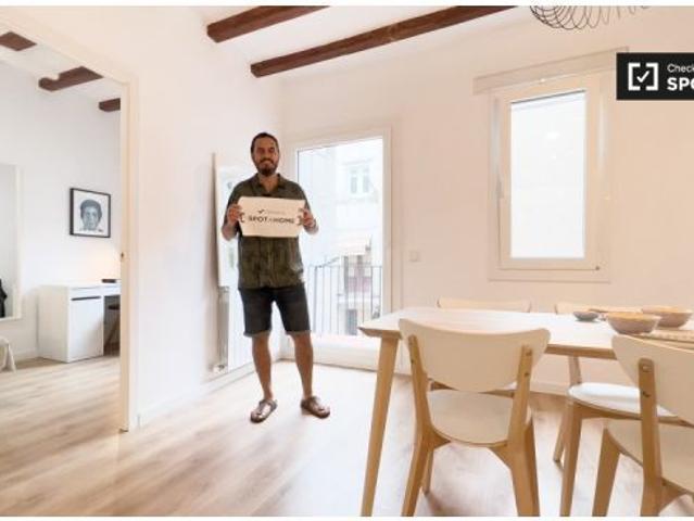 Habitación en piso compartido de 5 habitaciones en alquiler en El Raval, gastos incluidos