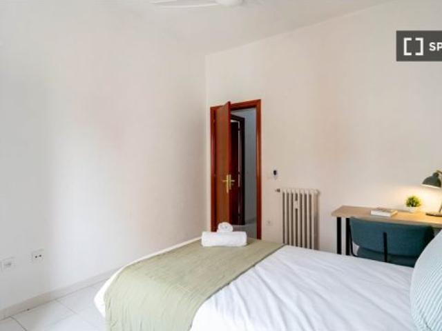Habitación en piso compartido de 5 habitaciones en alquiler en Gaztambide, Madrid, gastos incluidos