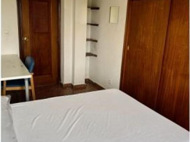Habitación en piso compartido de 5 habitaciones en alquiler en Murcia perfecta para estudiantes