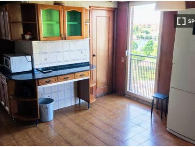 Habitación en piso compartido de 5 habitaciones en alquiler en Murcia perfecta para estudiantes