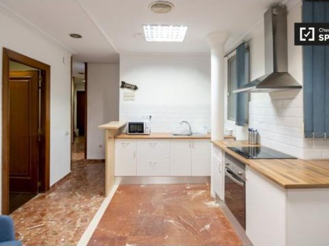 Habitación en piso compartido de 5 habitaciones en alquiler en Nou Moles