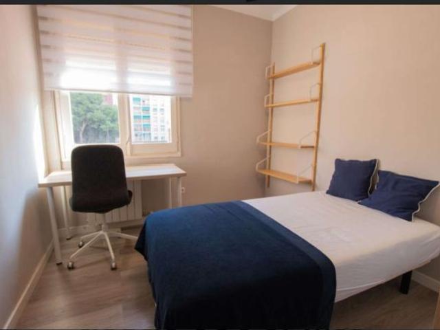 Habitación en piso compartido de 5 habitaciones en alquiler en Provençals del Poblenou