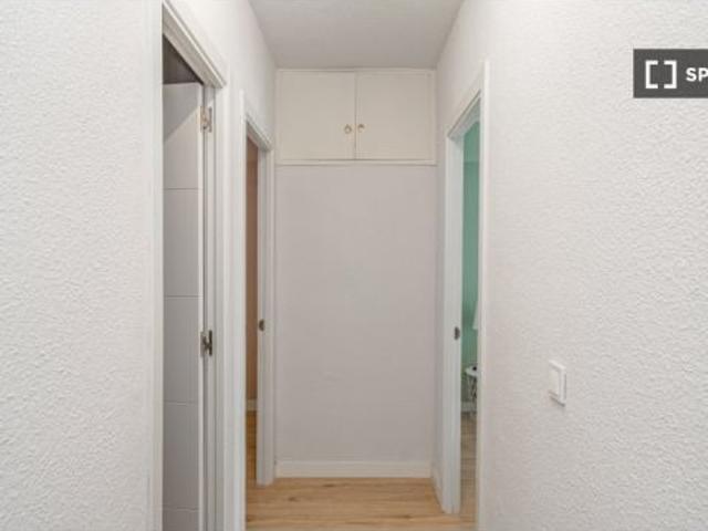 Habitación en piso compartido de 5 habitaciones en alquiler en Puerta del Ángel, todos los gastos in