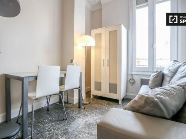 Habitación en piso compartido de 5 habitaciones en alquiler en Russafa, perfecta para estudiantes