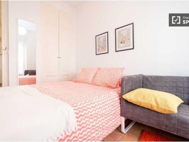 Habitación en piso compartido de 5 habitaciones en alquiler en Russafa, solo para profesionales y es