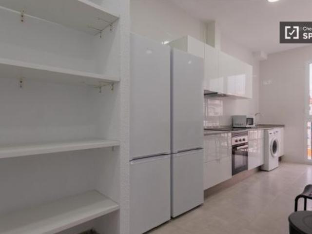Habitación en piso compartido de 5 habitaciones en alquiler en Russafa, Valencia, ideal para profesi