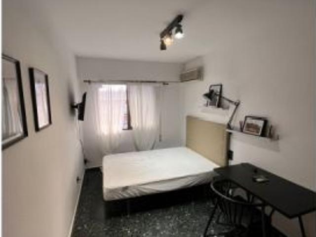 Habitación en piso compartido de 5 habitaciones en alquiler en Russafa