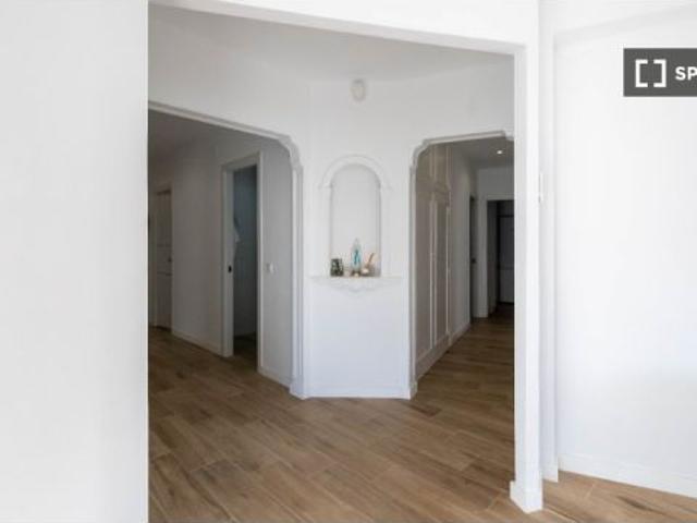 Habitación en piso compartido de 5 habitaciones en alquiler en Sant Adrià de Besòs, solo para profes